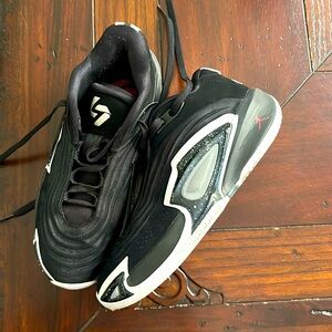 Nike basketball shoes. Excellent use condition.